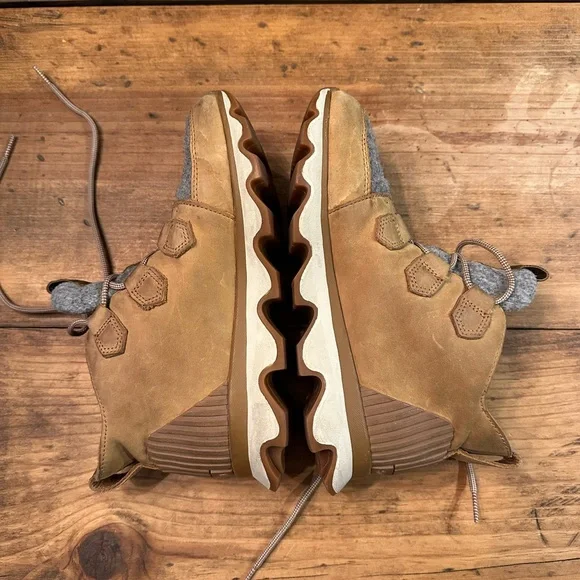 Sorel Kinetic Caribou Camel and Gray Sneaker Boot Size 8 - Picture 6 of 10